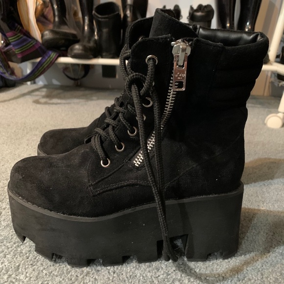 Black platform boots - Picture 1 of 2